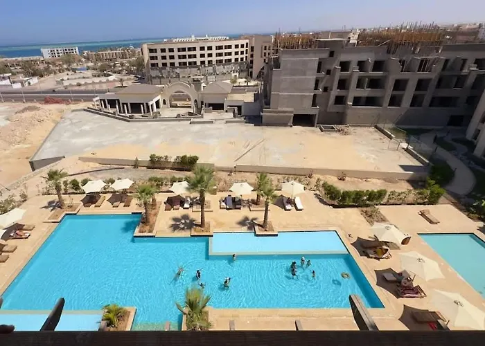Elegant 1br Pool View Aldau Heights Apartment