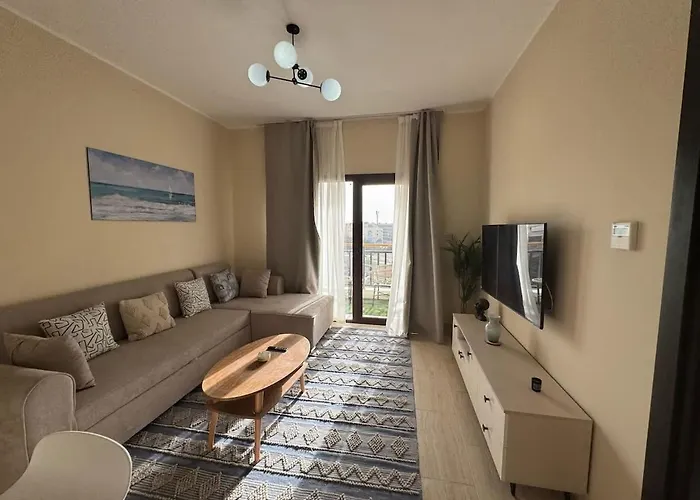 Elegant 1br Pool View Aldau Heights