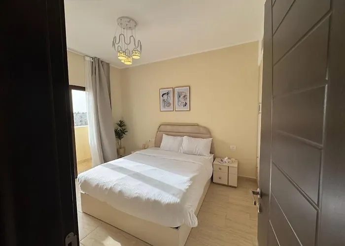 Elegant 1br Pool View Aldau Heights Apartment
